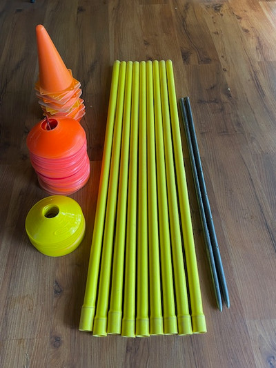 Used Outdoor Goaltimate Set
Includes 100 flat cones, 18 tall cones, 9 bright yellow pvc sections (you need 8 to make the goal),
and 2 metal stakes to support the goal